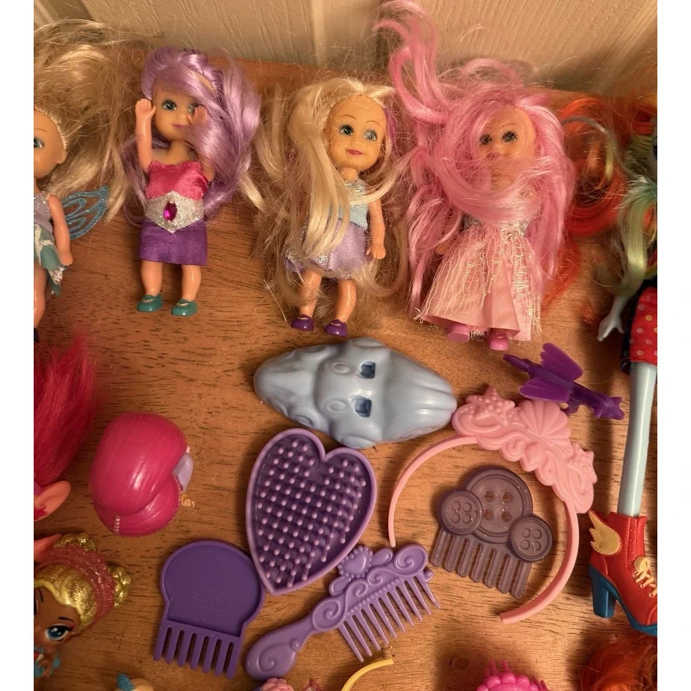 Lot Of‎ 35 Random Dolls/toys And Accessories.